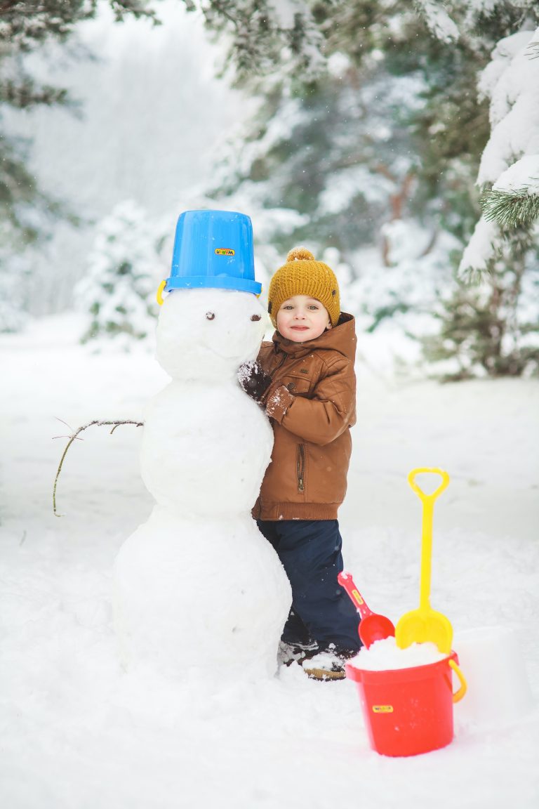 11 Budget-Friendly Winter Outdoor Activities for Toddlers and Kids